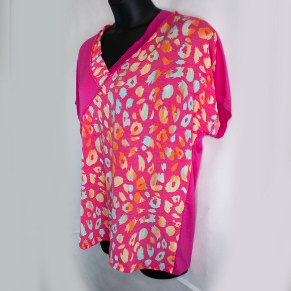 NEW Celeste Animal Print Top Womens L Large Pink Leopard V Neck Rayon Tee QQ06X - Picture 3 of 7